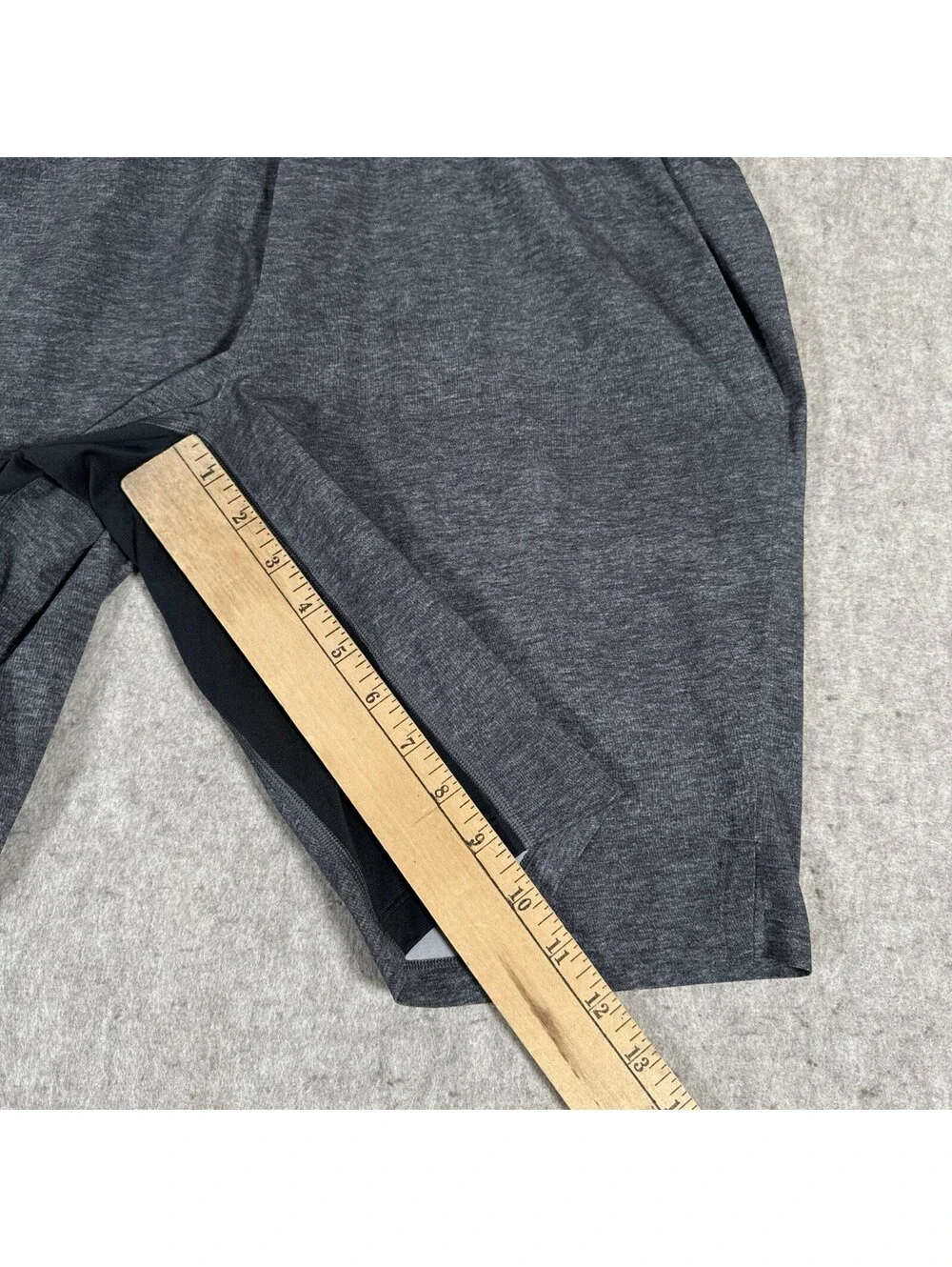 Lululemon Shorts Mens Medium Gray THE Linerless 9.5